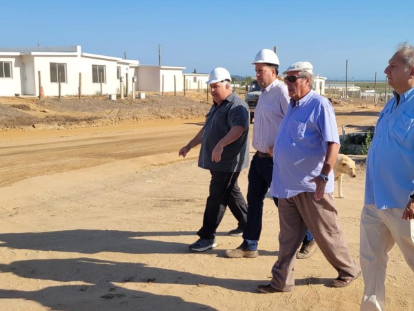 Ocupante del Kennedy pide para ser realojado una casa de 3 dormitorios, un terreno de 400 mts y U$S 120 mil en efectivo