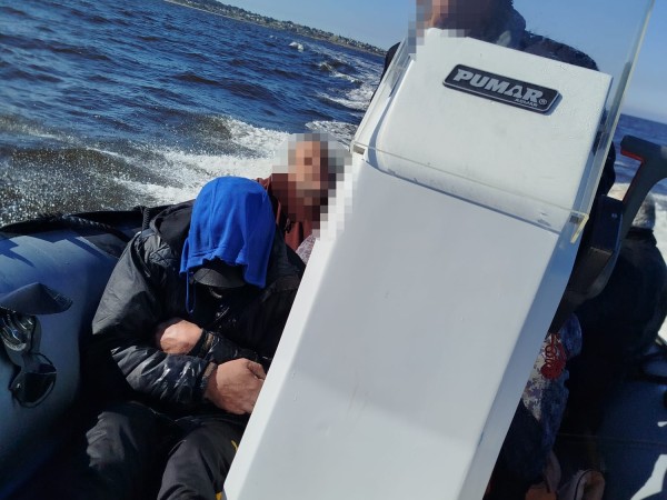 Seis pescadores fueron rescatados tras naufragio de embarcación en Piriápolis