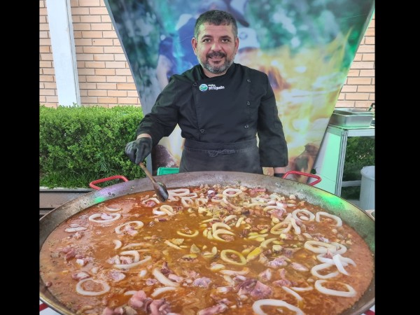 La paella gigante de Piriápolis fue promovida en la feria internacional de turismo de Gramado