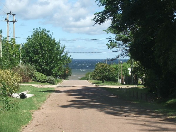 Edil Colorado denunció condiciones deficientes de calles, iluminación y transporte público en Playa Verde