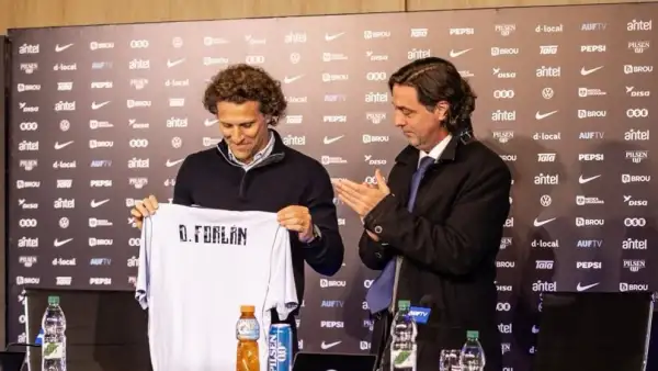 Forlán asumió al frente de Uruguay y habló de Bielsa, una posible vuelta de Suárez y su pasaje por Atenas de San Carlos
