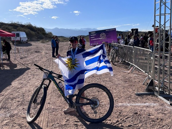 Laura Fontes, ciclista de montaña, va por su sueño mundialista