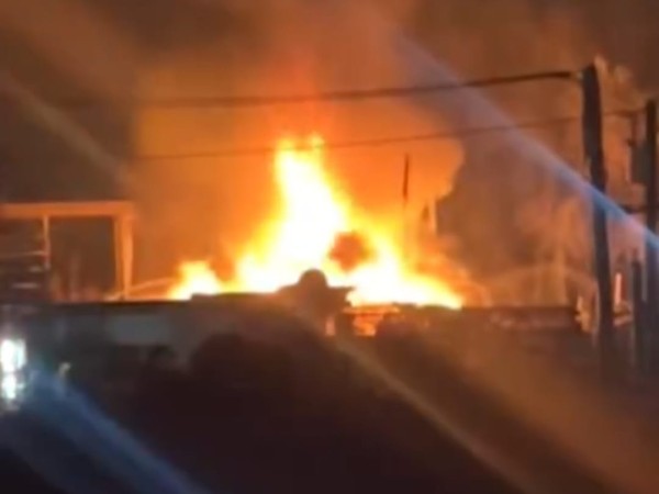 Bomberos controló voraz incendio generalizado en el asentamiento Los Eucaliptus