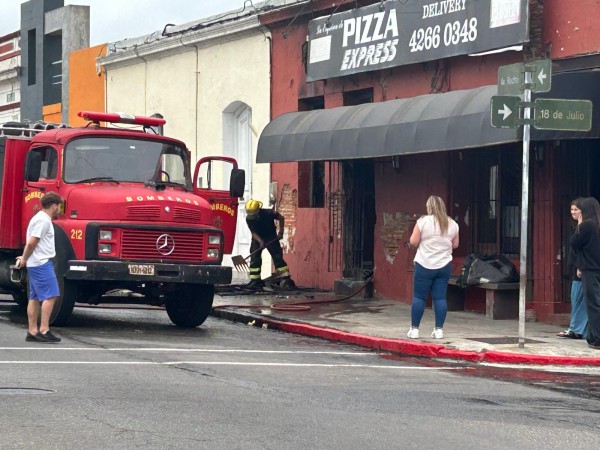 Incendio en pizzería...