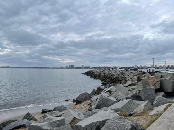 Semana comienza con buen tiempo, pero anuncian lluvias y vientos fuertes para el martes