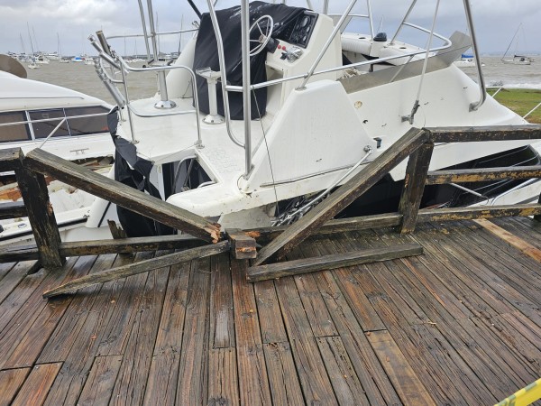 Un segundo yate se s...