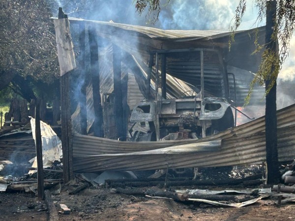 Incendio arrasó con un galpón en Sierra de Carapé