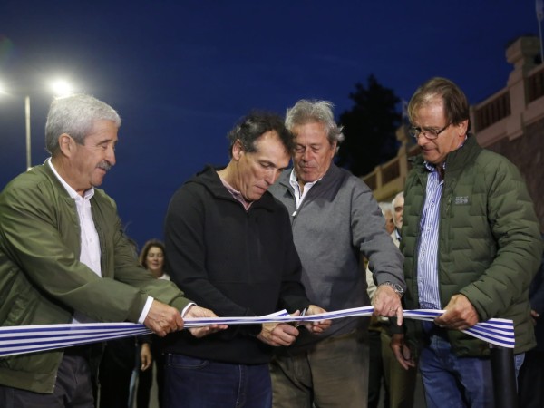 Antía dejó inaugurada nueva iluminación del murallón de Piriápolis junto a otras obras y encendió paella gigante