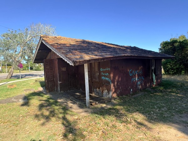 Demolieron cabañas u...