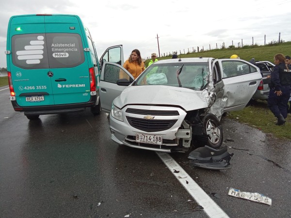 Siniestro de tránsito entre dos automóviles en ruta Interbalnearia