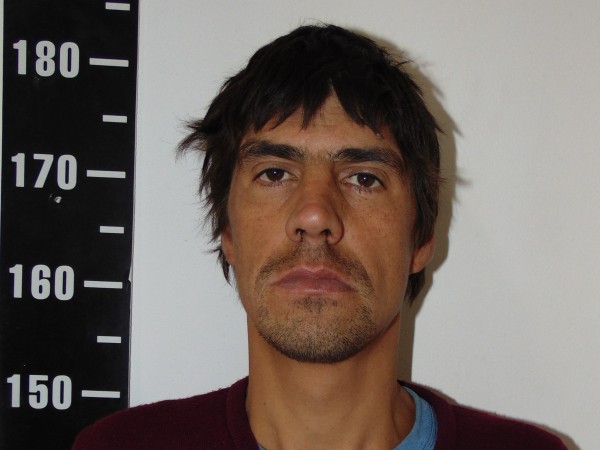 La Policía lo encontró escondido en una casa deshabitada y fue condenado a prisión por violación de domicilio