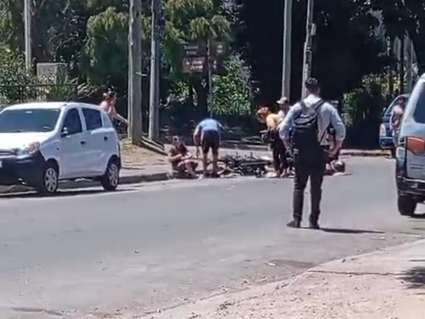 Choque entre auto y...