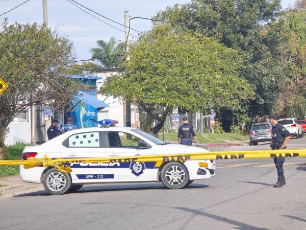 Tiroteo a plena luz del día: dos hombres en moto dispararon contra una casa en Simón del Pino