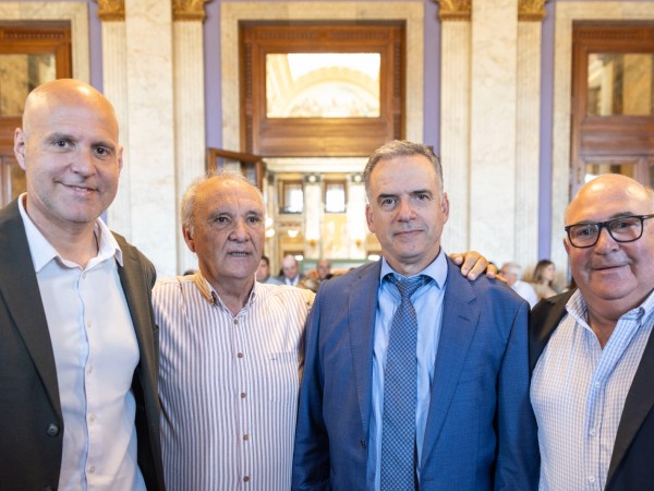 Abella apoyó proyect...