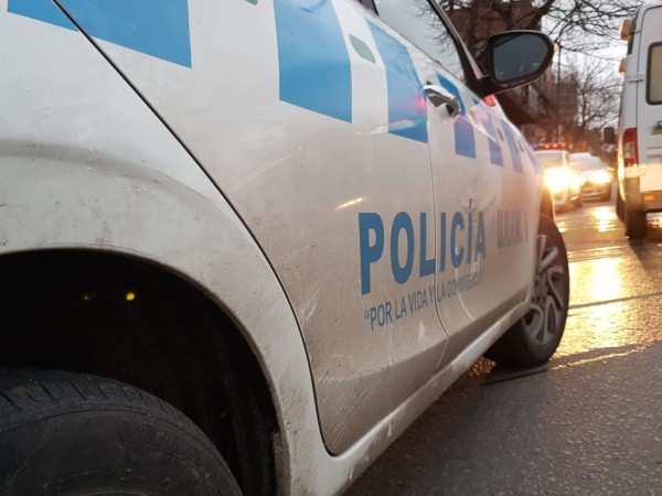 Hombre caminaba con un Smith & Wesson en la mano por avenida Lussich