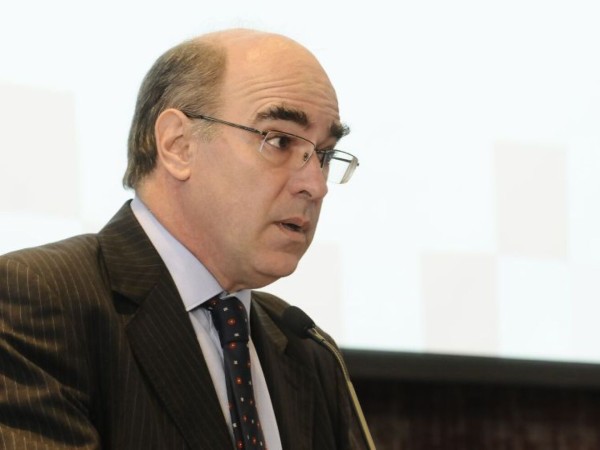 Para argentinos con dólares venir será más barato, pero a los que usan tarjetas les saldrá “carísimo”