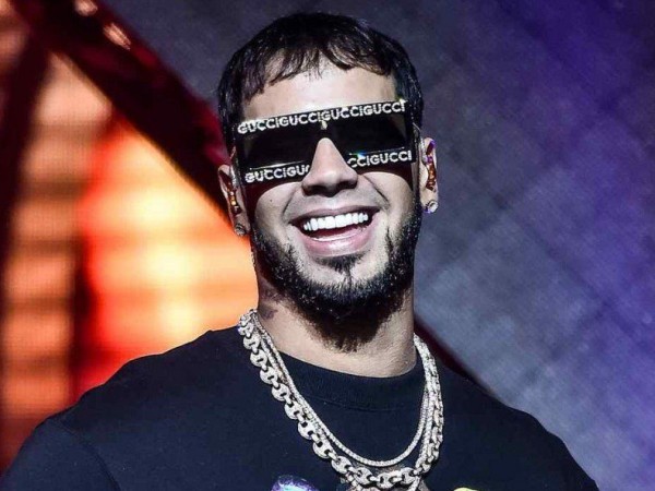 Anuel canceló su concierto en el Velódromo y desató la ira de los asistentes; conocé el relato de la fernandina que fue al show