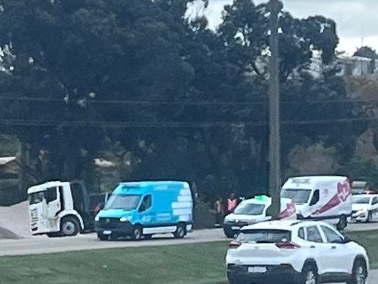 Choque entre un camión y una moto dejó una mujer gravemente herida