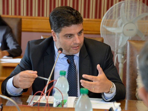 Jisdonian: “Tuvo que ganar el Partido Nacional para empezar a bajar el IRPF”