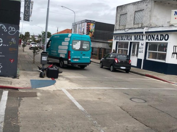 Chocan dos motos y uno de los conductores resultó herido y el otro se dio a la fuga