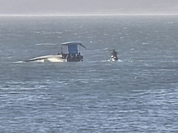 Guardavidas le salvó...