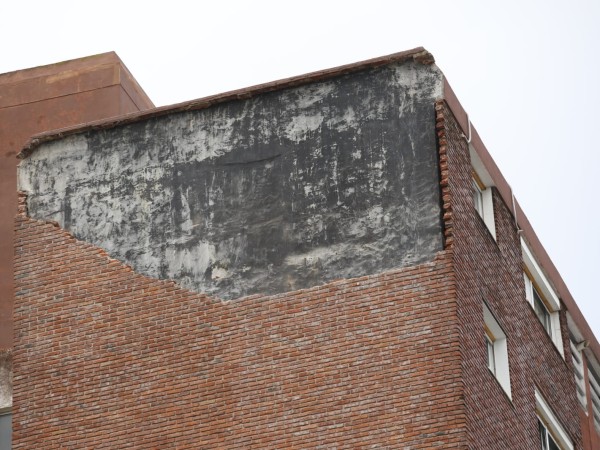 Desde caídas de columnas a desprendimiento de ladrillos en edificio: varias afectaciones por temporal en Maldonado