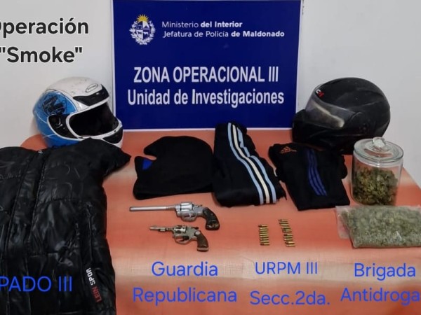 Operación “Smoke” en San Carlos: detuvieron a cuatro personas e incautaron armas, municiones y droga