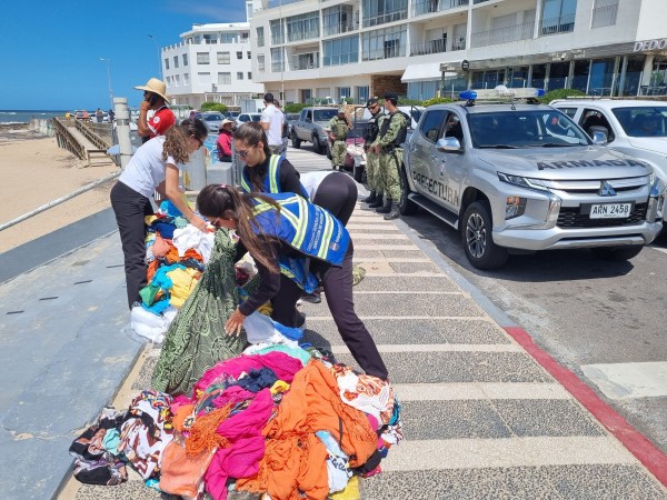 playa brava, maldonado, intendencia, vendedores ambulantes, playa