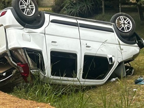 Un automóvil despistó y volcó en Piriápolis; dejó a varios jóvenes lesionados