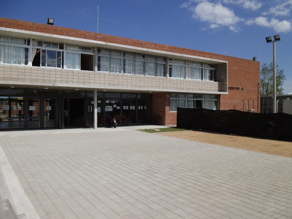 Agredieron a una adolescente dentro de un aula del Liceo N° 6; sus padres radicaron una denuncia policial