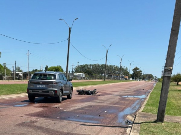 Una moto y una camio...