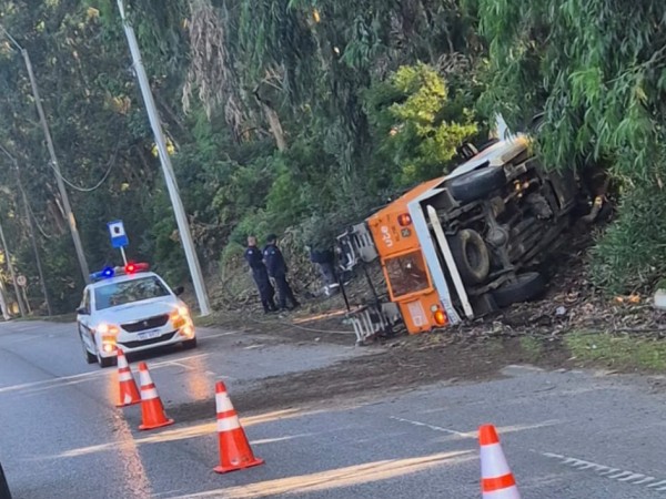 Vuelco de camioneta...