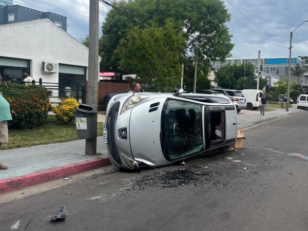 Aparatoso vuelco en...