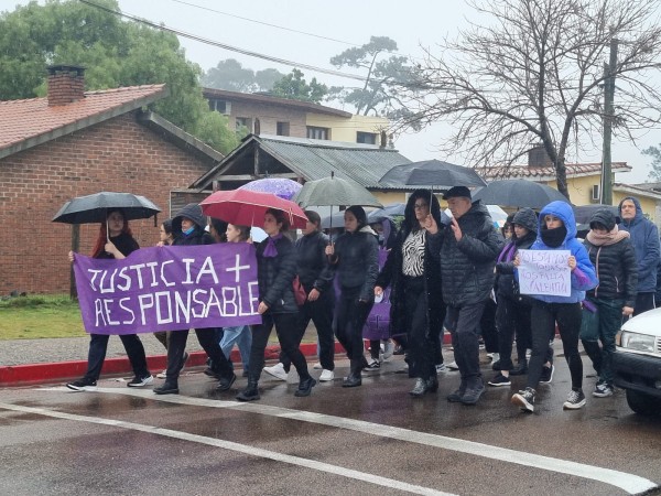 Uruguay conmocionado por el femicidio de Valentina: distintas movilizaciones compartieron un profundo dolor