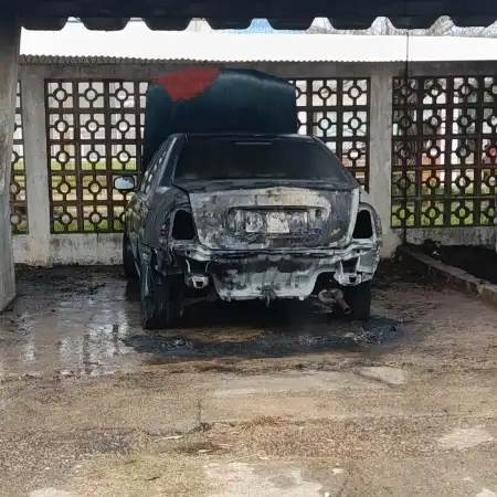 Incendió dos autos e...