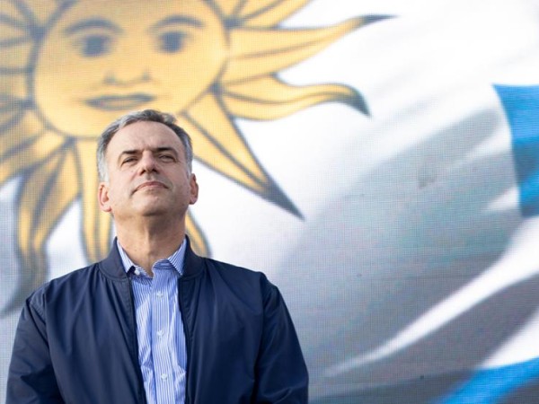 El salario de Yamandú Orsi: cuánto cobrará el nuevo presidente de Uruguay