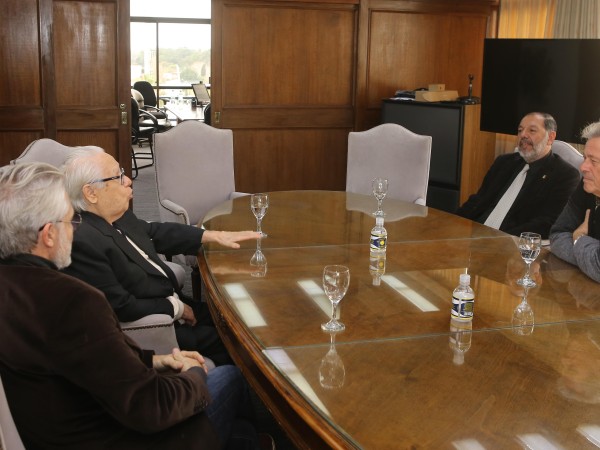 Scarpa, multimillonario, serie Netflix, intendencia maldonado