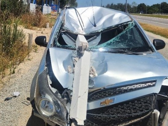 Automóvil impactó co...