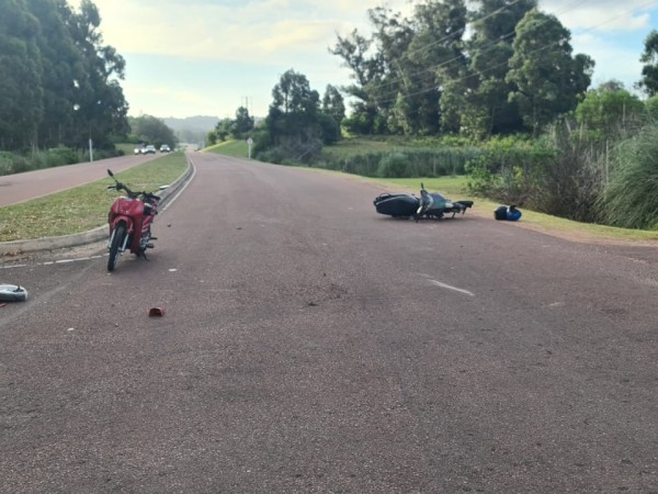 colisión, dos motos, choque, una chica herida grave, perimetral,