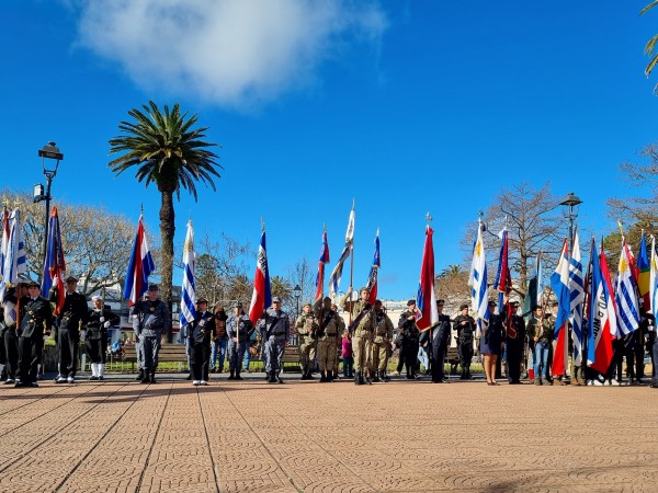 Se conmemoró el aniversario Nº 193 de la Jura de la Constitución en la Plaza San Fernando