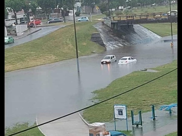 Intensas lluvias y tormentas ocasionan problemas, fundamentalmente en el tránsito (vea las fotos)