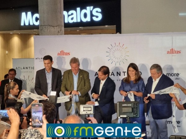Con un recuerdo a Mauricio Livitin hacedor del Atlántico Shopping y la creación de 800 a 1.200 puestos de trabajo, el presidente Lacalle Pou inauguró el complejo comercial