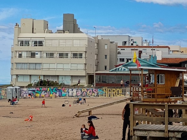 Guardavidas de playa El Emir realizaron dos rescates en lo que va de Semana de Turismo