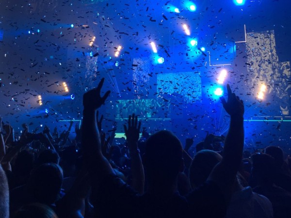 Joven argentino mediante avalancha concreta ingresos a fiestas; organizadores de eventos lo denunciaron ante la justicia