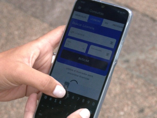 Inspectores de tránsito tendrán dispositivos con información de vehículos y conductores en tiempo real