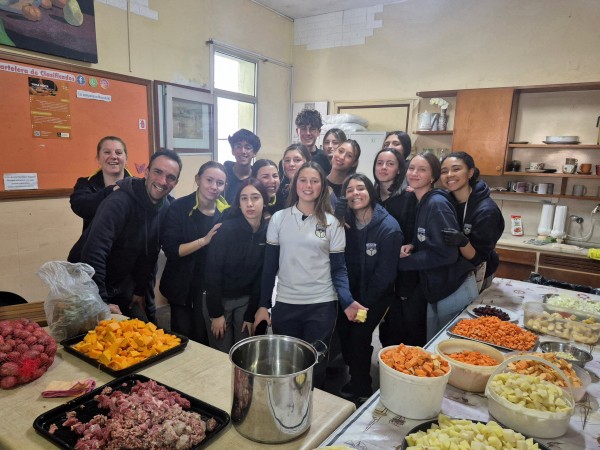 Estudiantes del colegio IHHC repartirán esta noche viandas a personas en situación de calle en Maldonado y Punta del Este