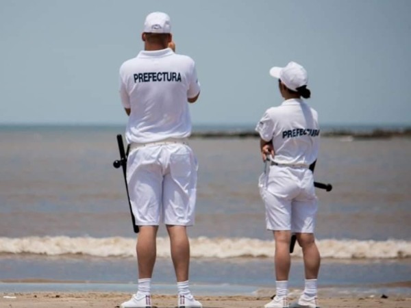 La Prefectura Nacional Naval abrió inscripciones para marineros de playa para la temporada 2023-2024