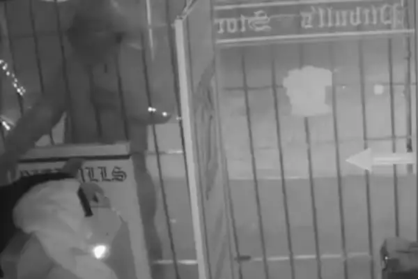 Robaron una tienda d...