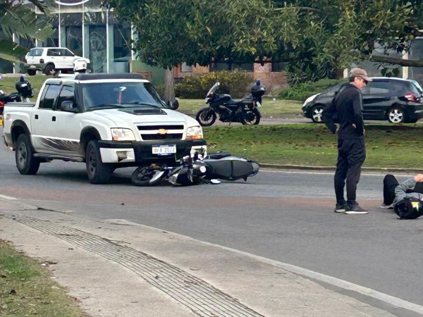 Motociclista lesiona...