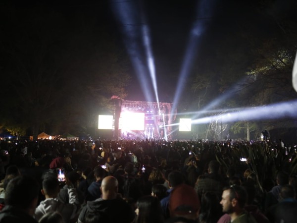 La Konga fue el punto alto en una programación seguida por miles de personas en la Fiesta Nacional del Chorizo